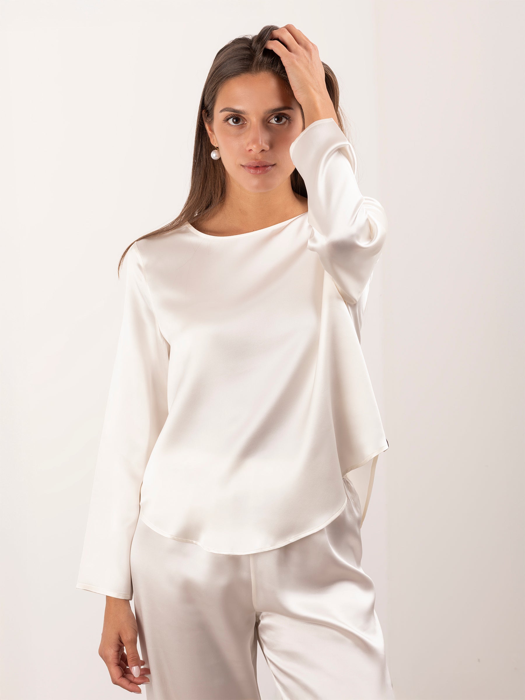 Blusa in Seta con Scollo Rotondo e Fondo Asimmetrico - Bianco Naturale