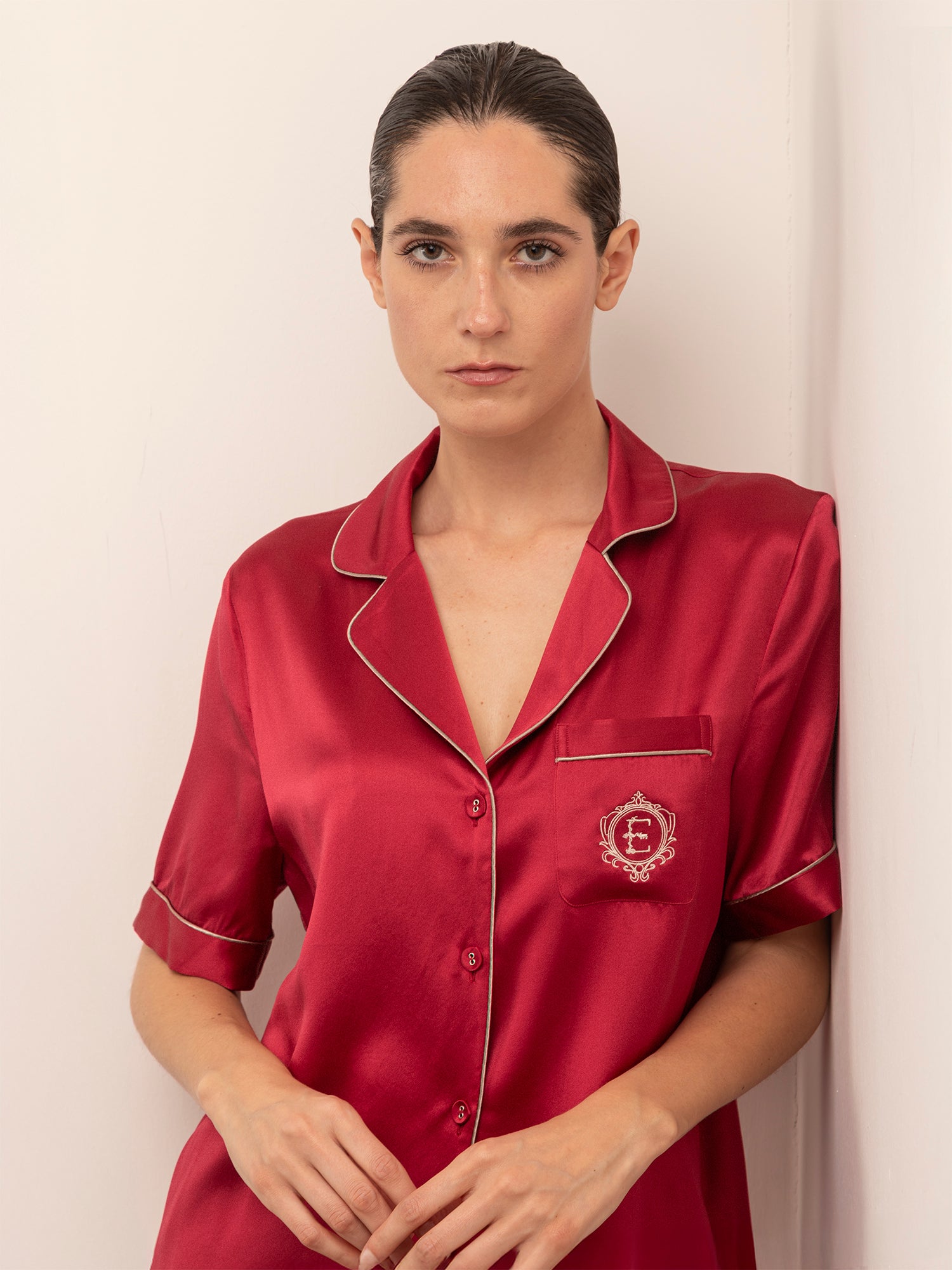 Camicia a Manica Corta in Seta con Ricamo e Profili Colore