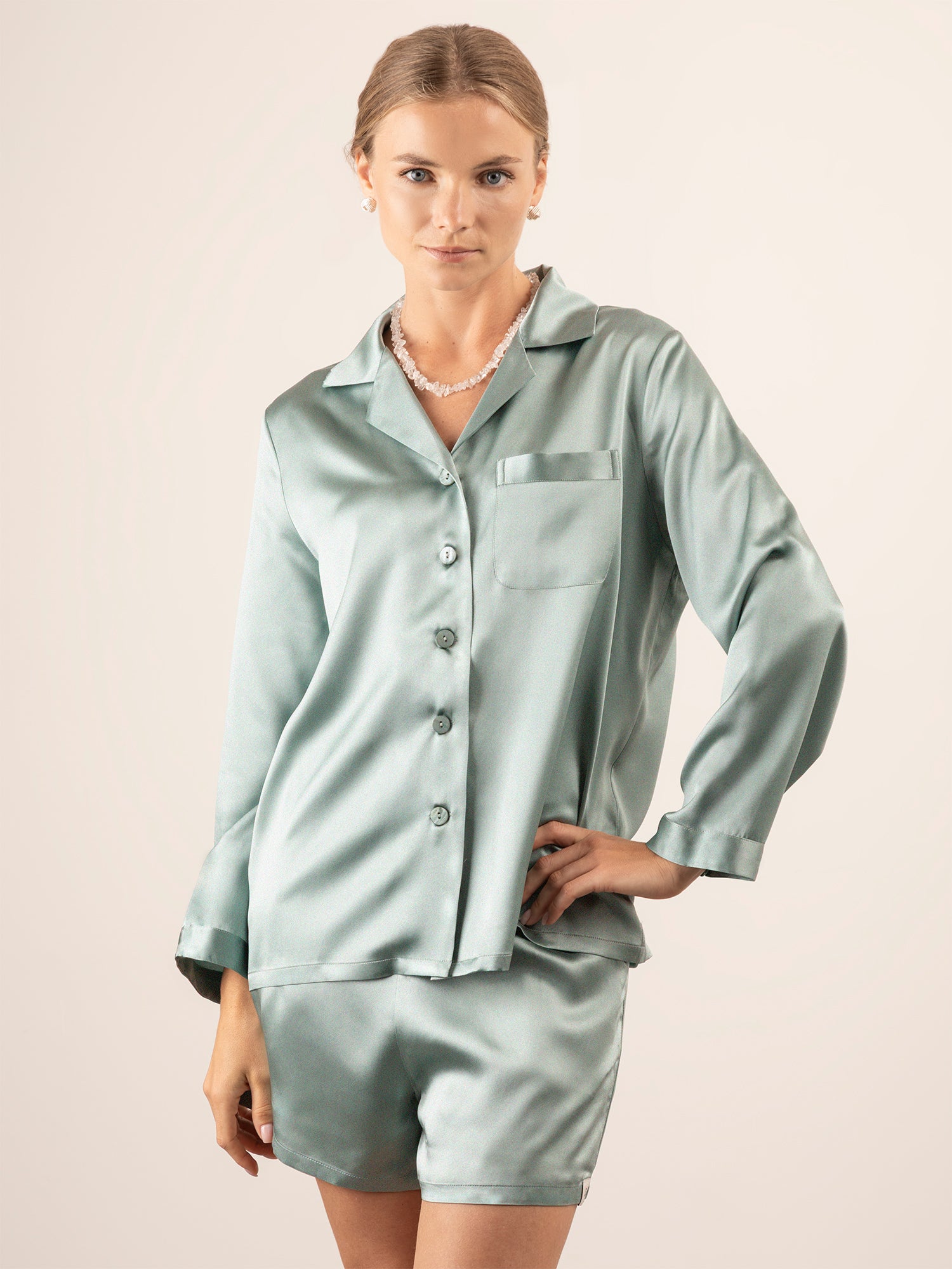 Camicia in Seta a Manica Lunga con Collo Revers Verde Salvia