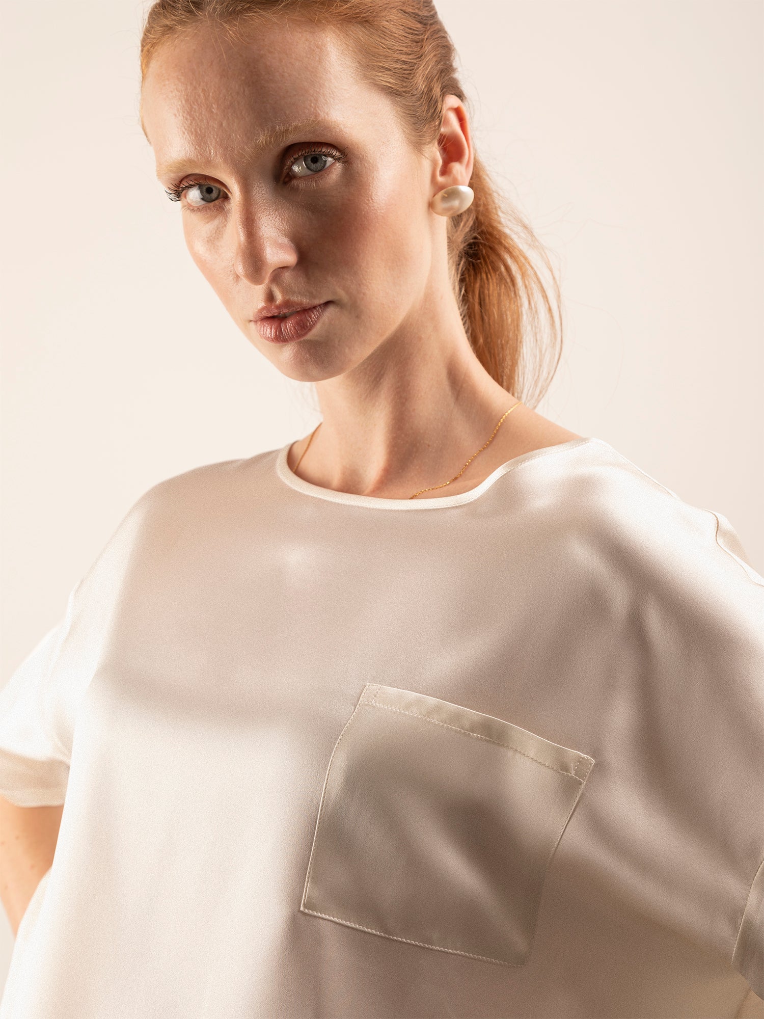 T-shirt Morbida in Seta con Taschino - Bianco Naturale