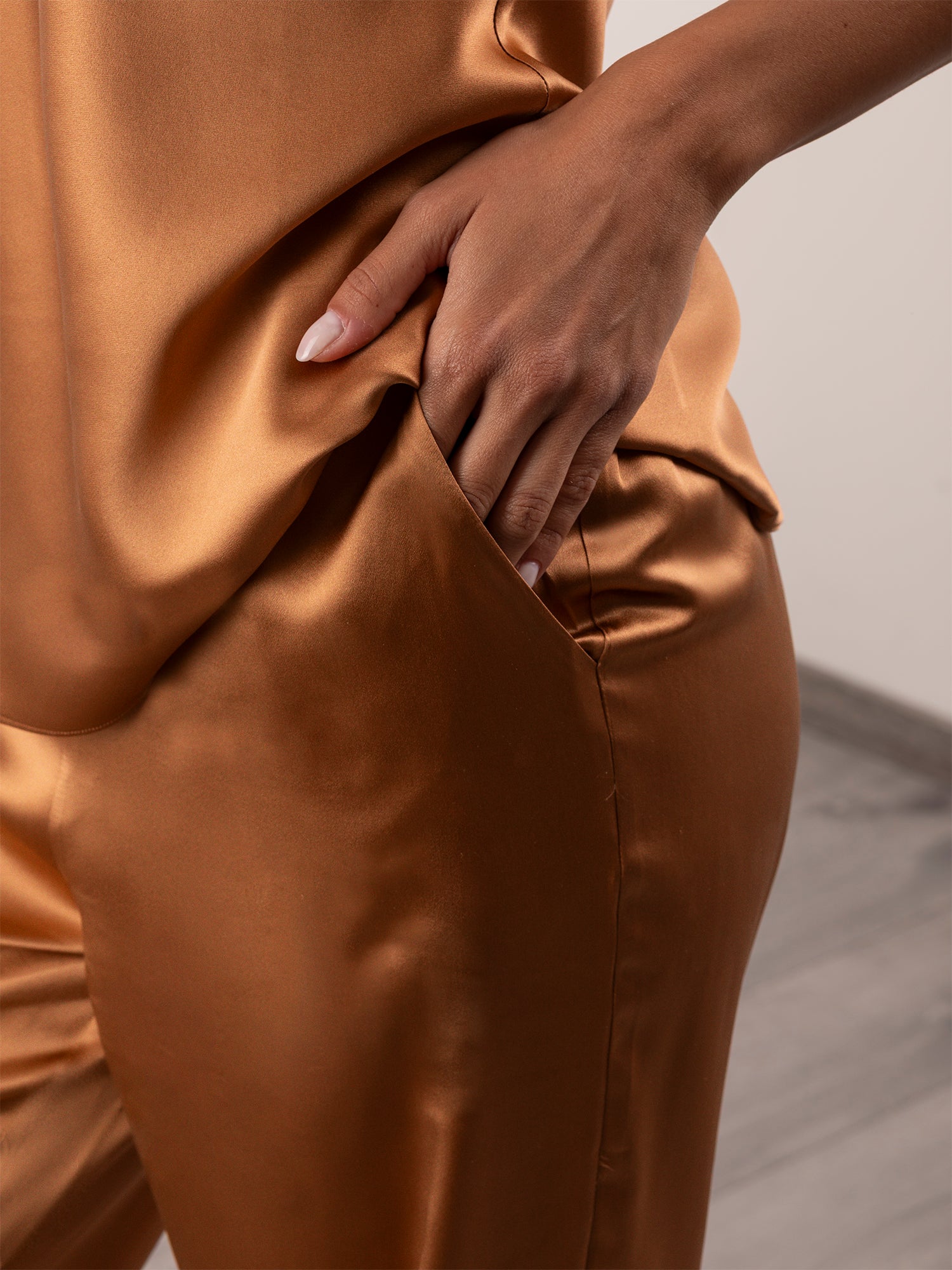 Pantalone Lungo in Seta con Tasche - Caramello