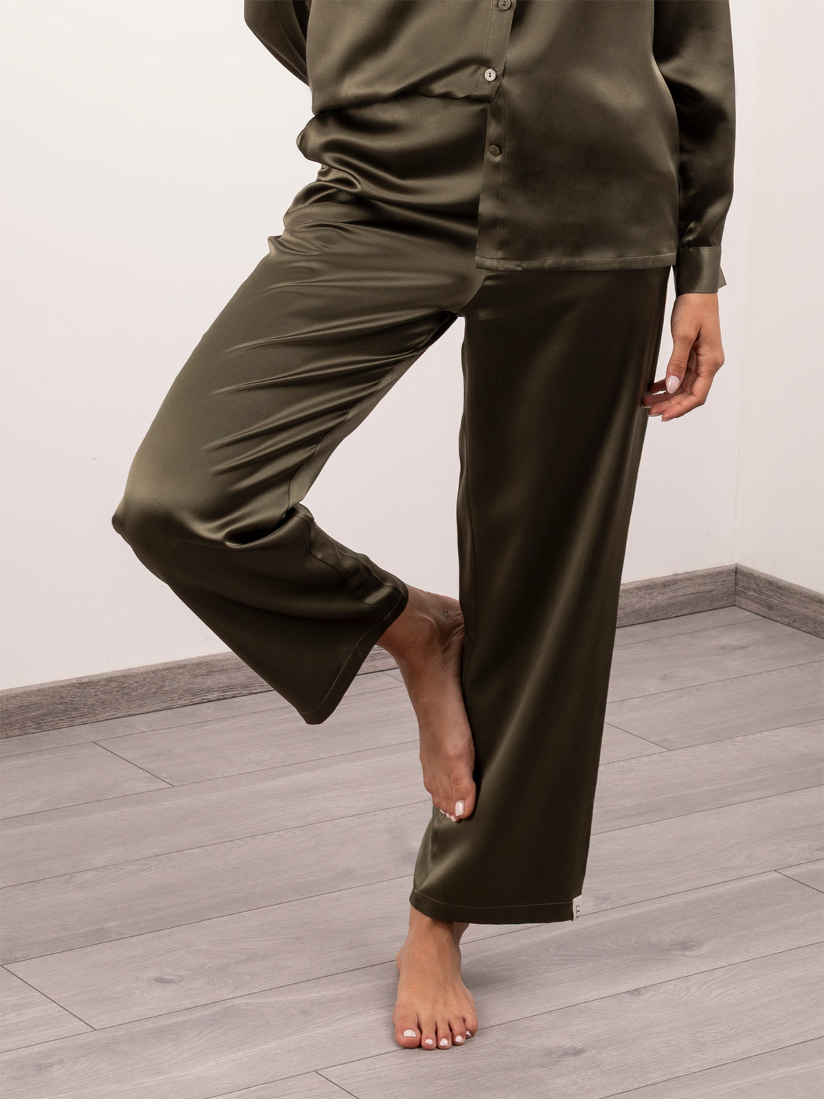 Pantalone Lungo in Seta con Tasche - Verde Oliva