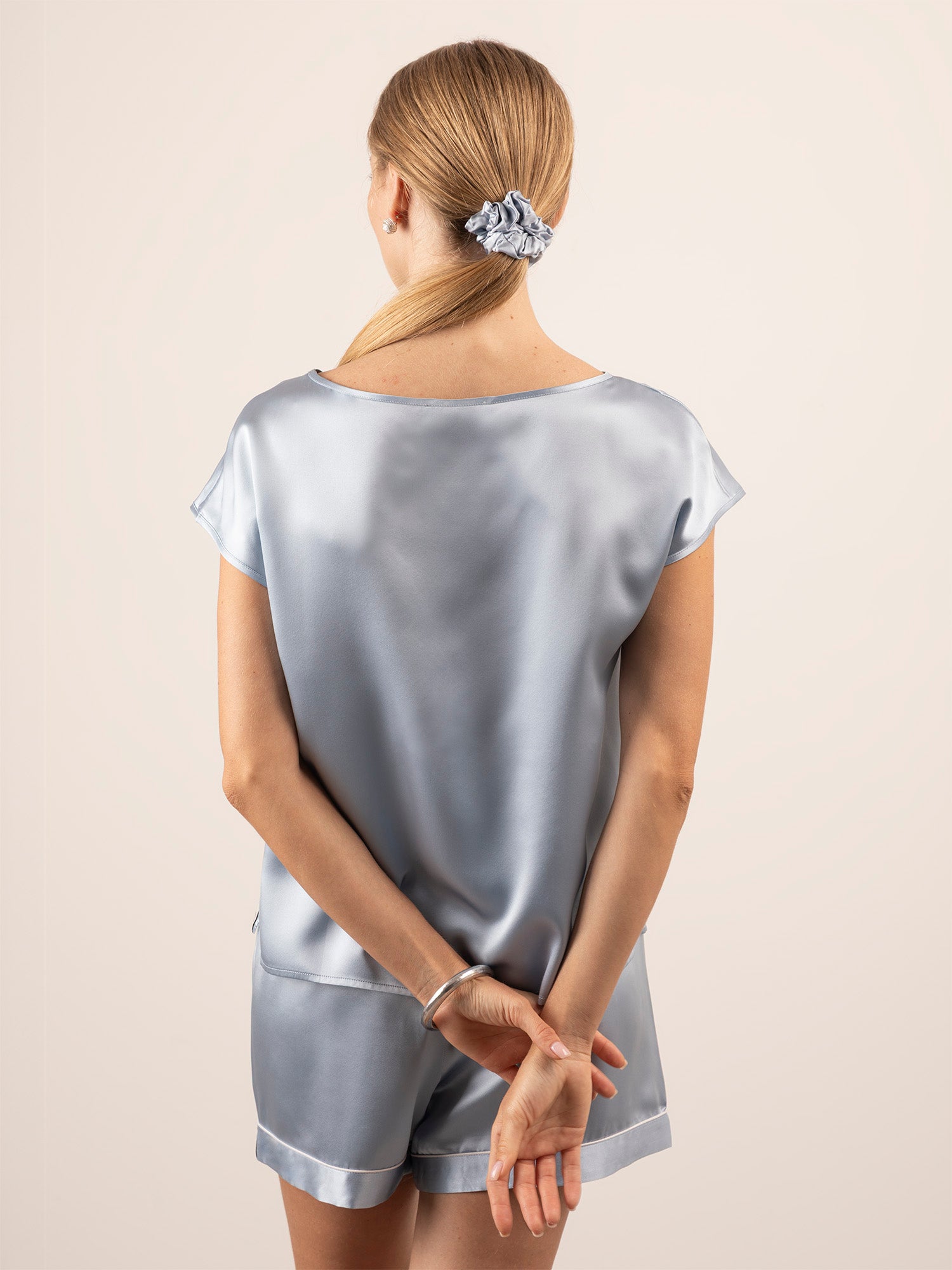 T-shirt Manica Scesa in Seta - Azzurro Polvere