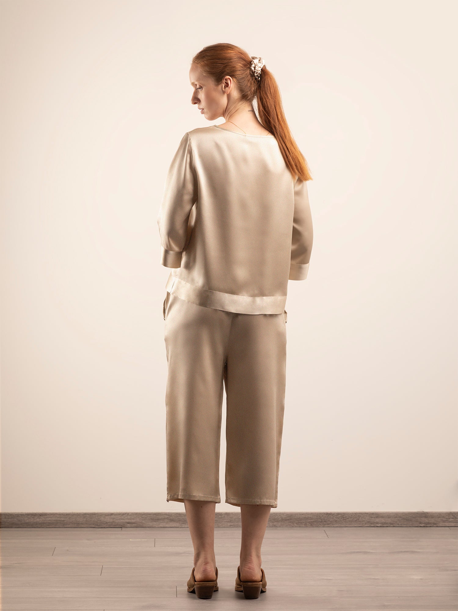 T-shirt Morbida in Seta con Bande - Champagne