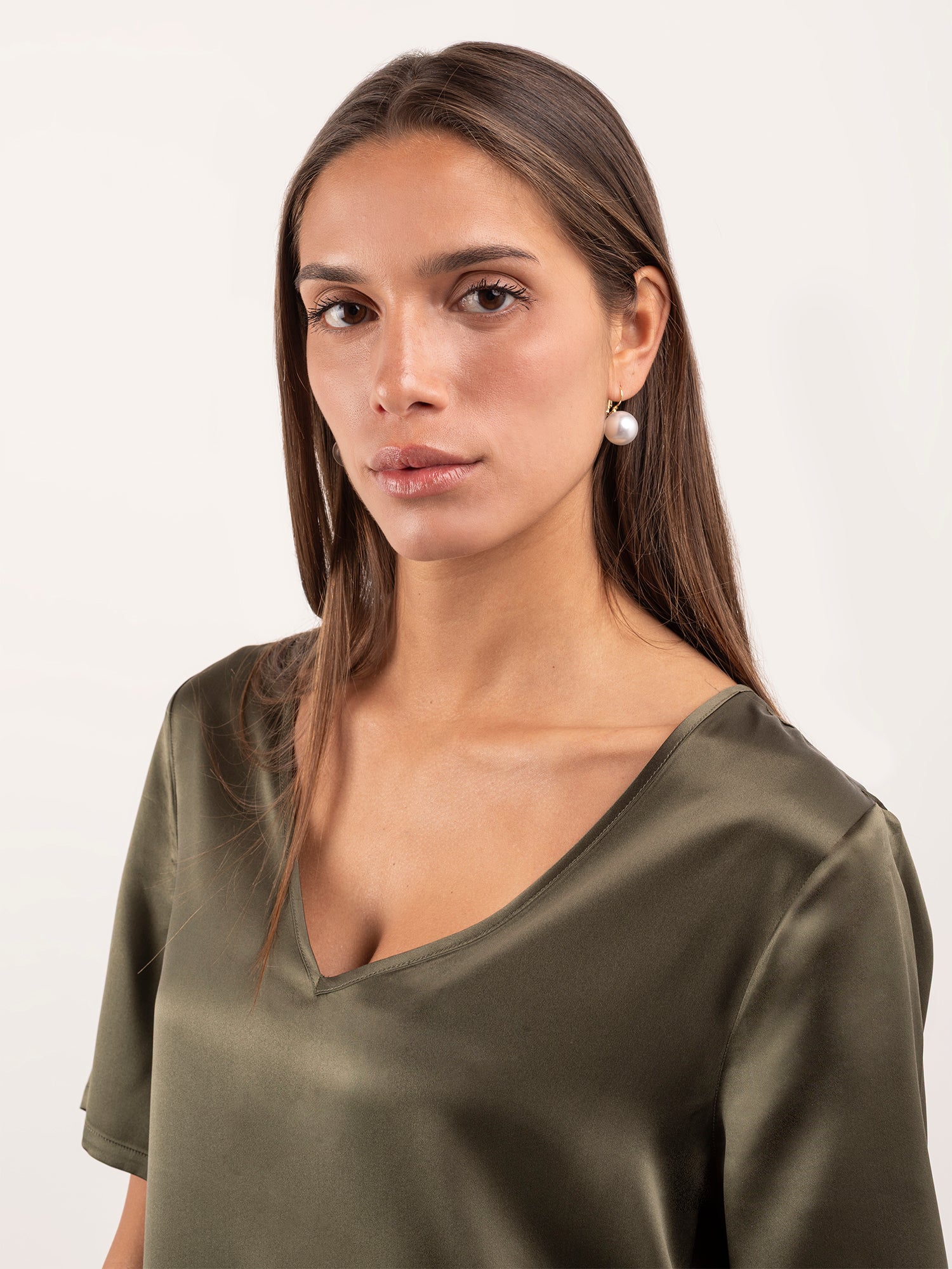 T-shirt in Seta con Scollo a V - Verde Oliva