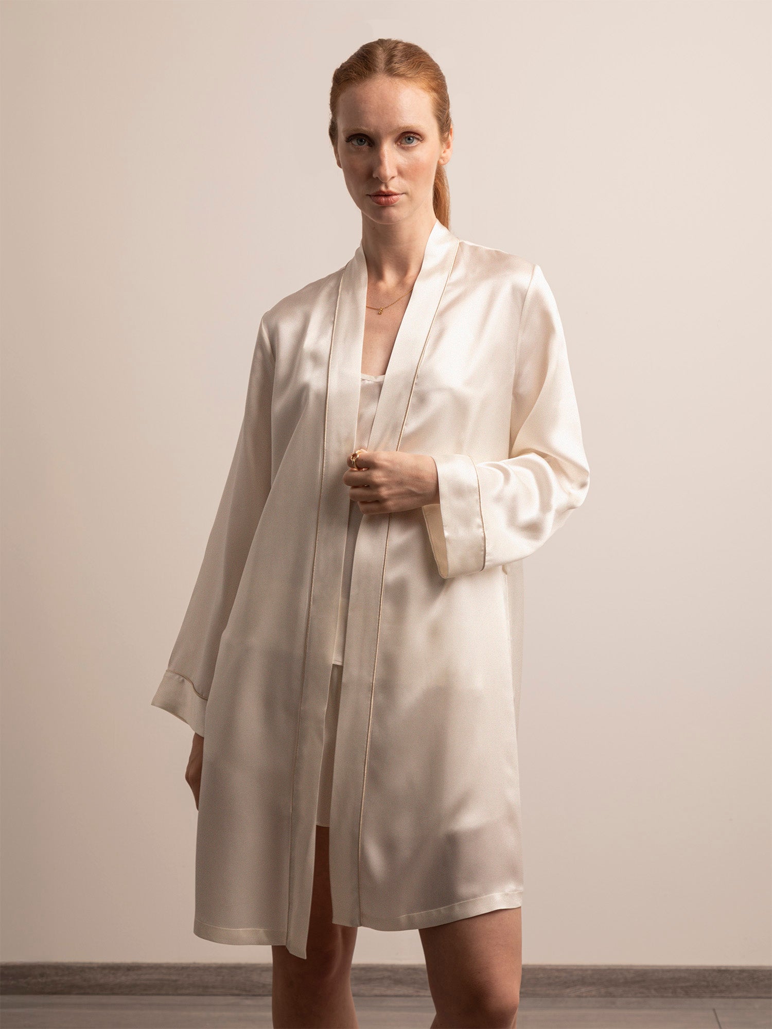 Vestaglia Corta in Seta con Profili Colore - Bianco Naturale