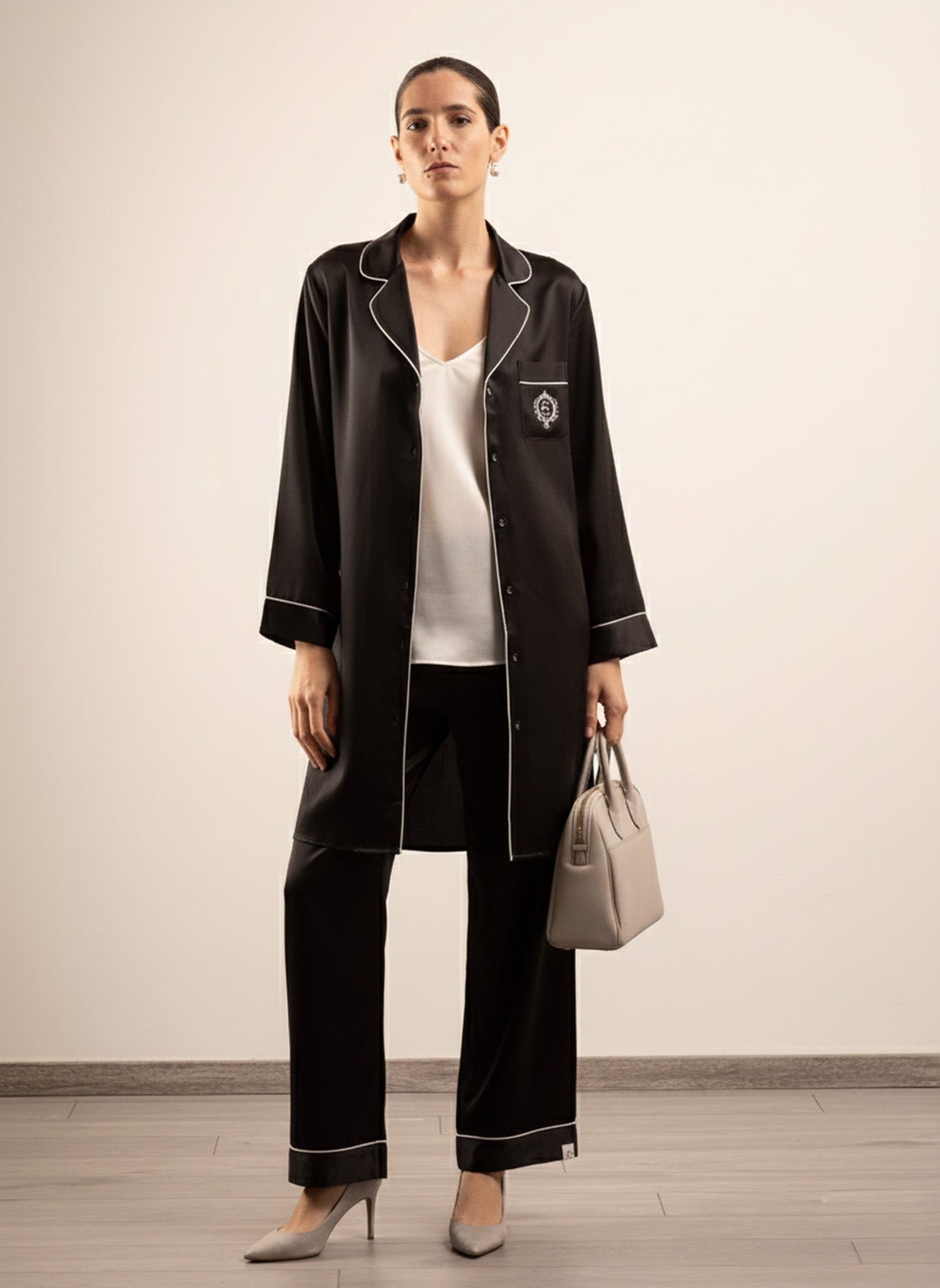 Camicia da Notte in Seta con Ricamo e Profili Colore - Nero