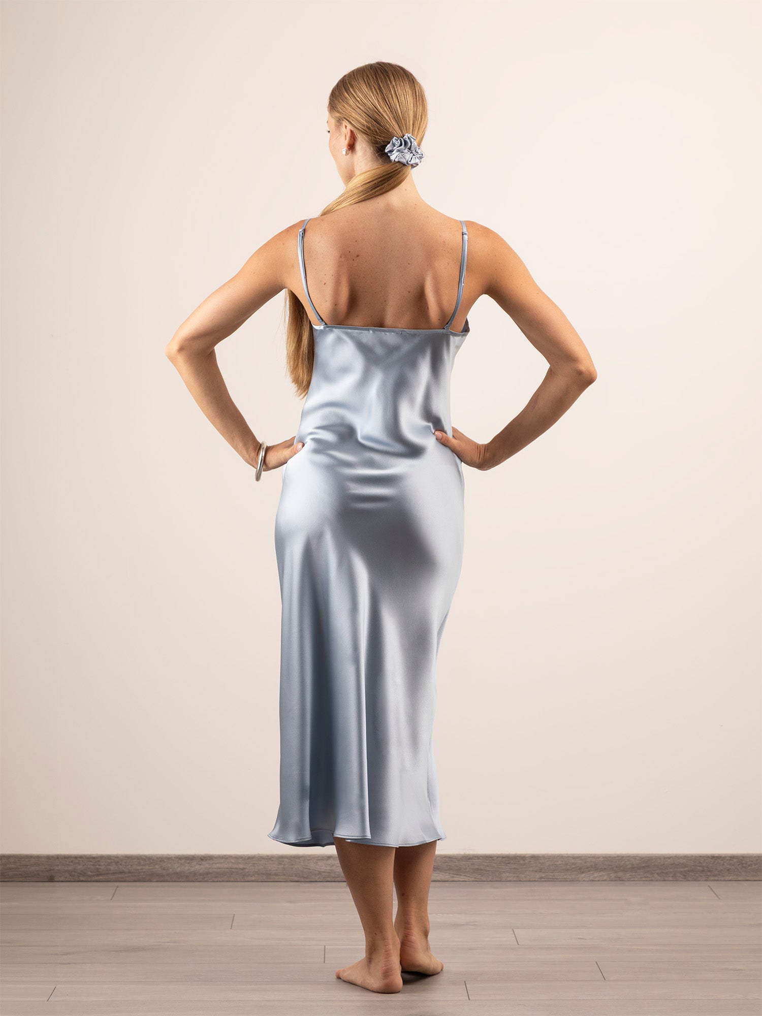 Abito Sottoveste Lungo in Seta con Spalline Incrociabili - Azzurro Polvere