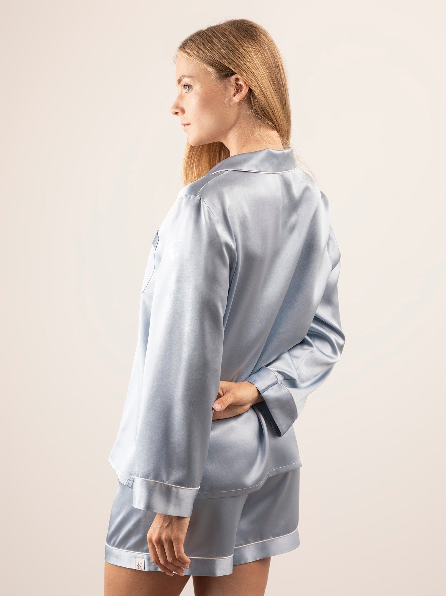 Camicia a Manica Lunga in Seta con Ricamo e Profili Colore - Azzurro Polvere