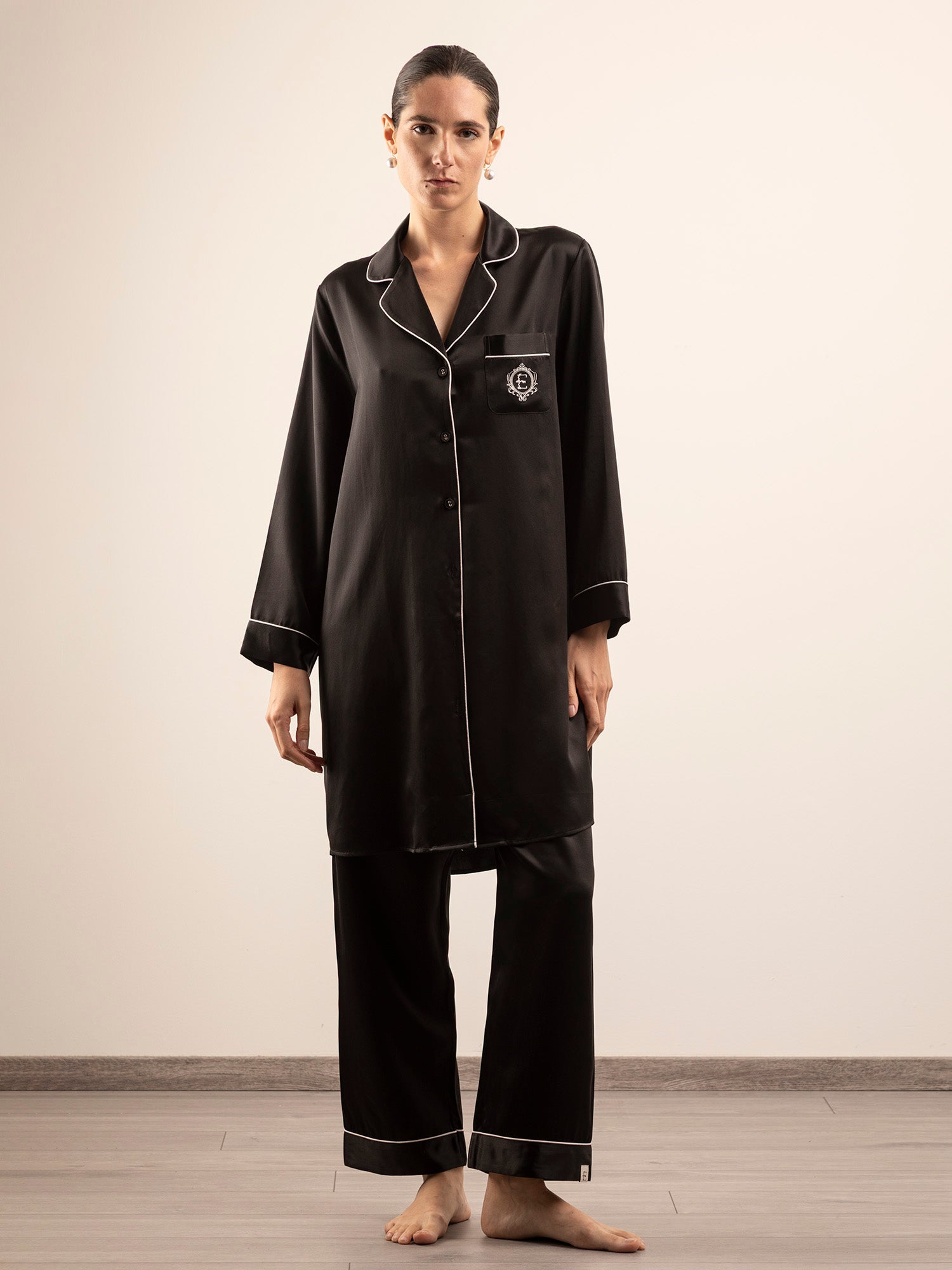 Camicia da Notte in Seta con Ricamo e Profili Colore - Nero