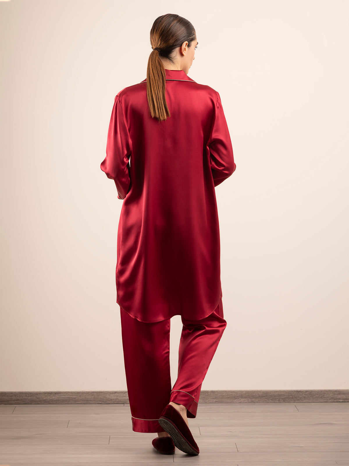 Camicia da Notte in Seta con Ricamo e Profili Colore - Rosso Bordeaux