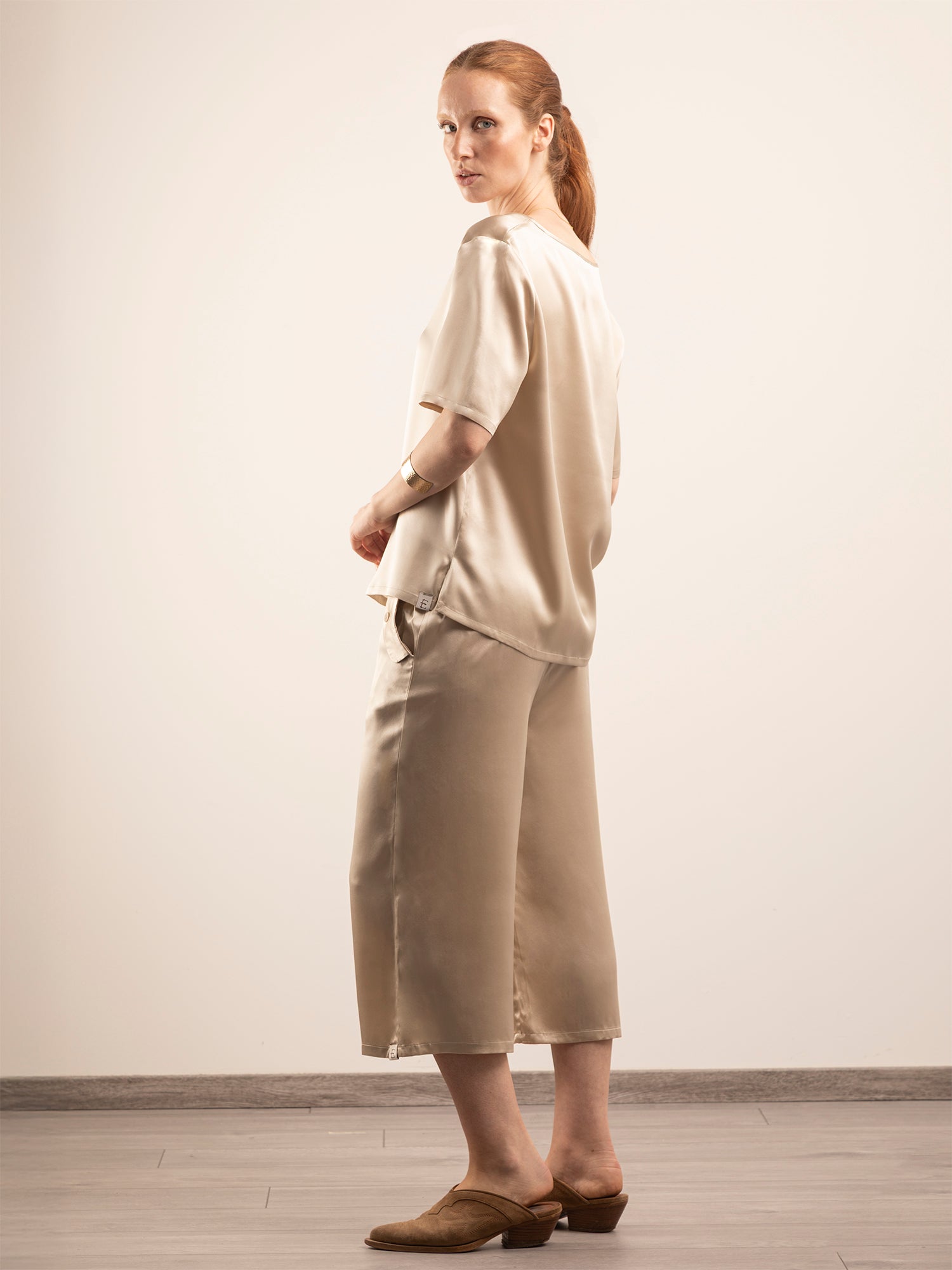 T-shirt in Seta con Scollo a V